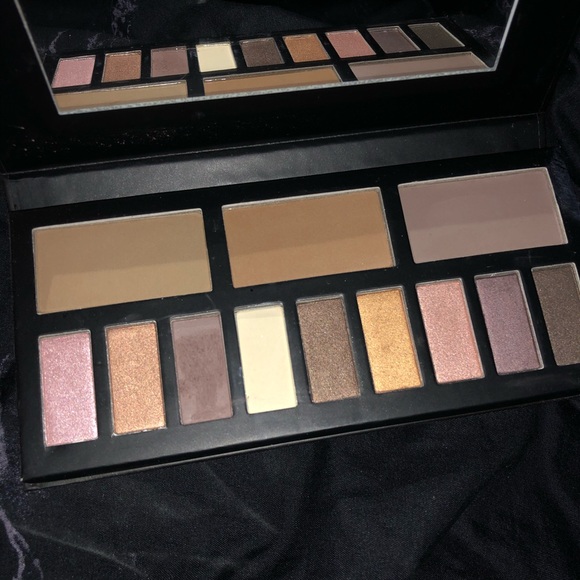 Eyeshadow palette - Picture 3 of 3
